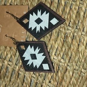 Plunder wood diamond shape tribal earrings exclusive